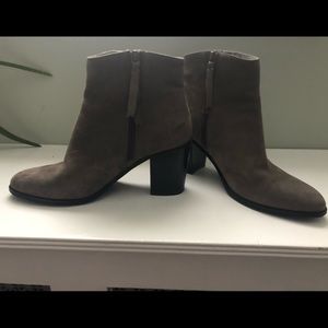 Size 9 Kenneth Cole Suede Booties